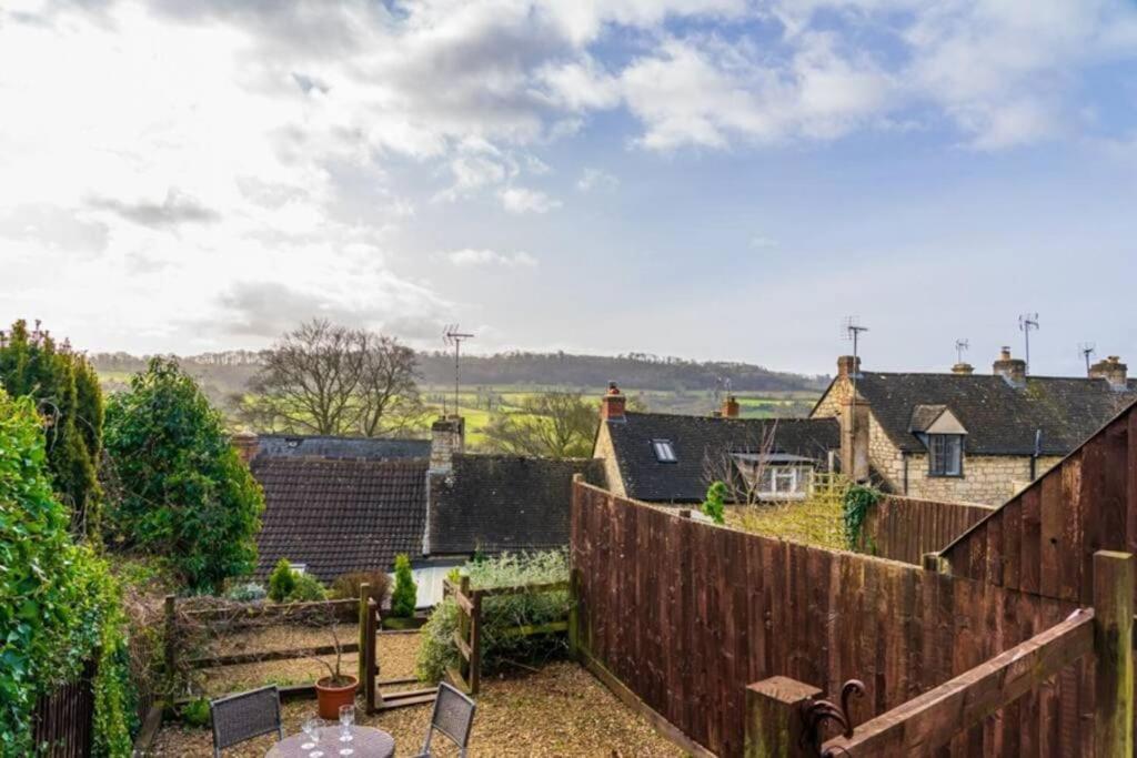 Teasel Cross Cottage, Painswick ストラウド エクステリア 写真