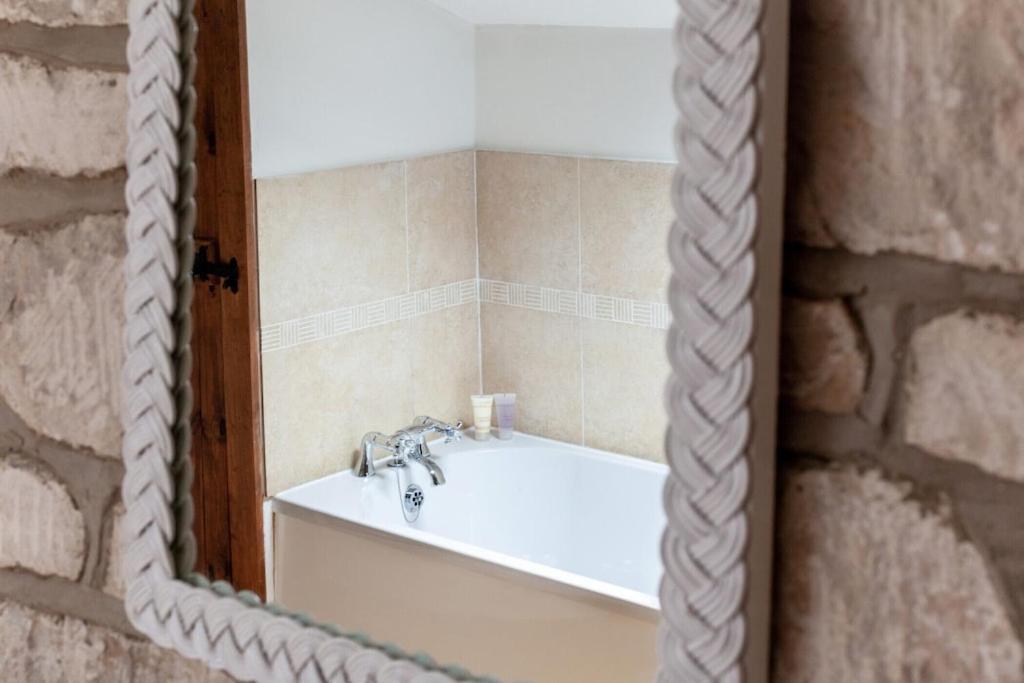 Teasel Cross Cottage, Painswick ストラウド エクステリア 写真