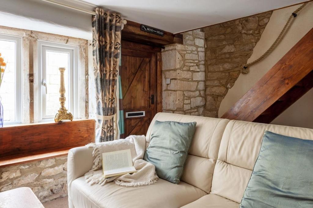 Teasel Cross Cottage, Painswick ストラウド エクステリア 写真