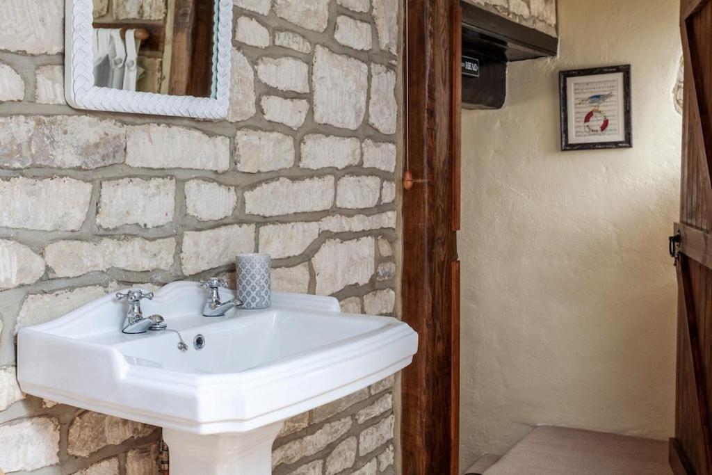 Teasel Cross Cottage, Painswick ストラウド エクステリア 写真